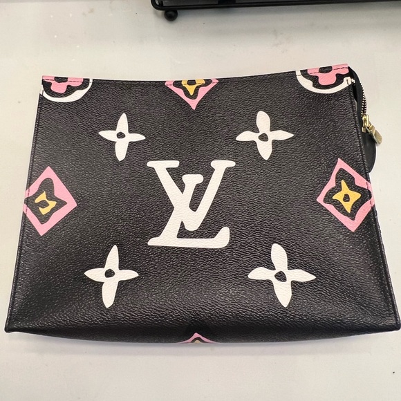 Louis Vuitton Wild At Heart toiletry bag 26 - Picture 1 of 7